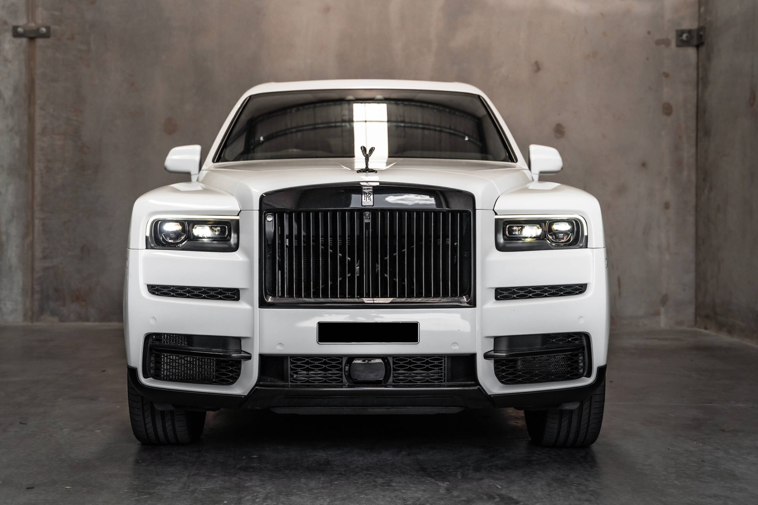 ROLLS ROYCE CULLINAN WHITE