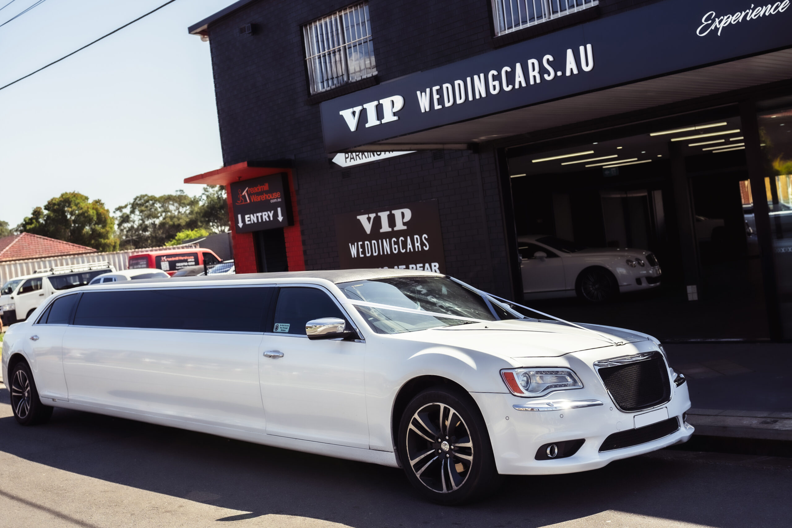 CHRYSLER LIMOUSINE